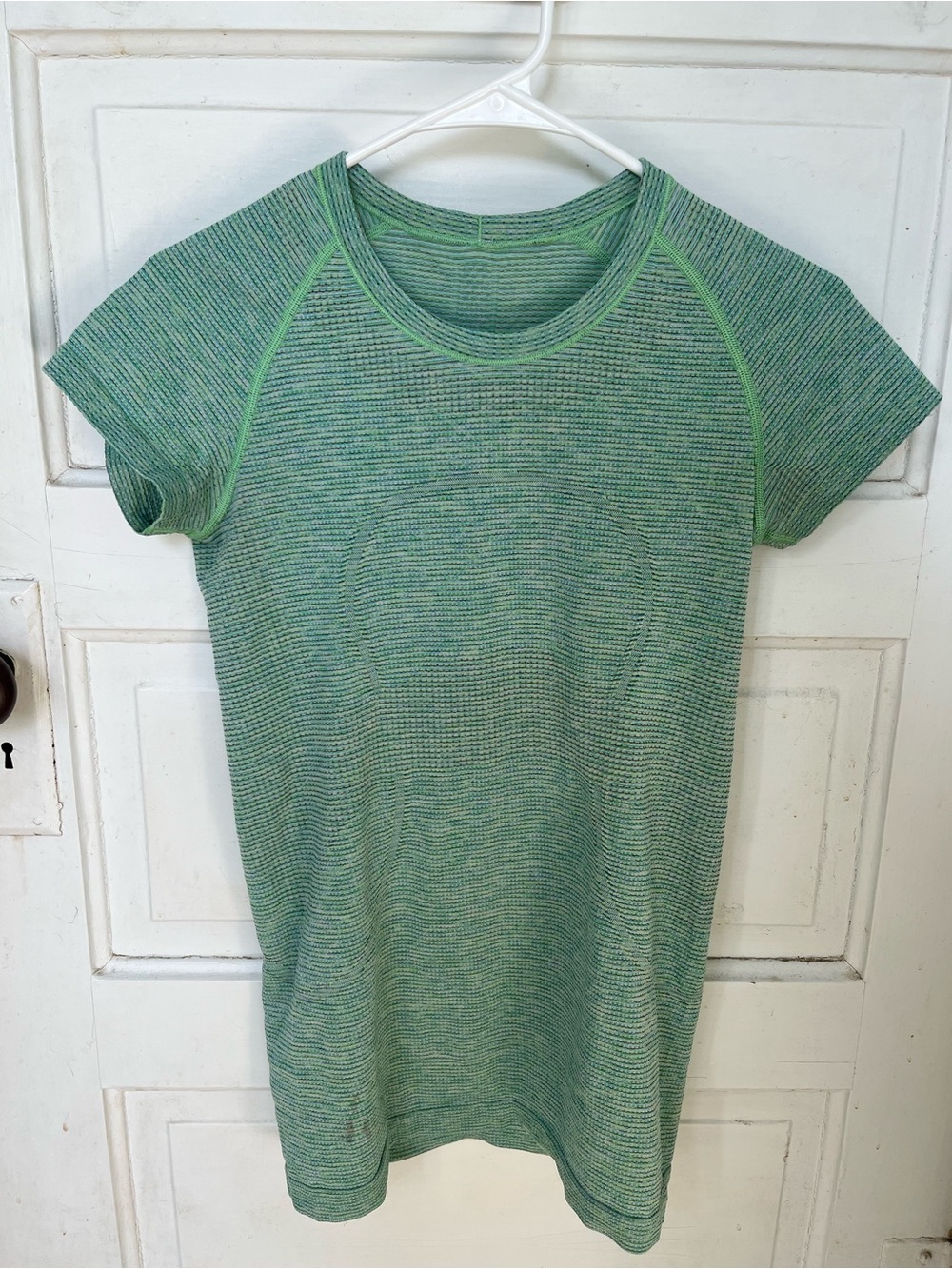 Lululemon Swiftly Tech Short Sleeve Tee Shirt 2.0 Hip-Length in Green Space Dye - Picture 3 of 7